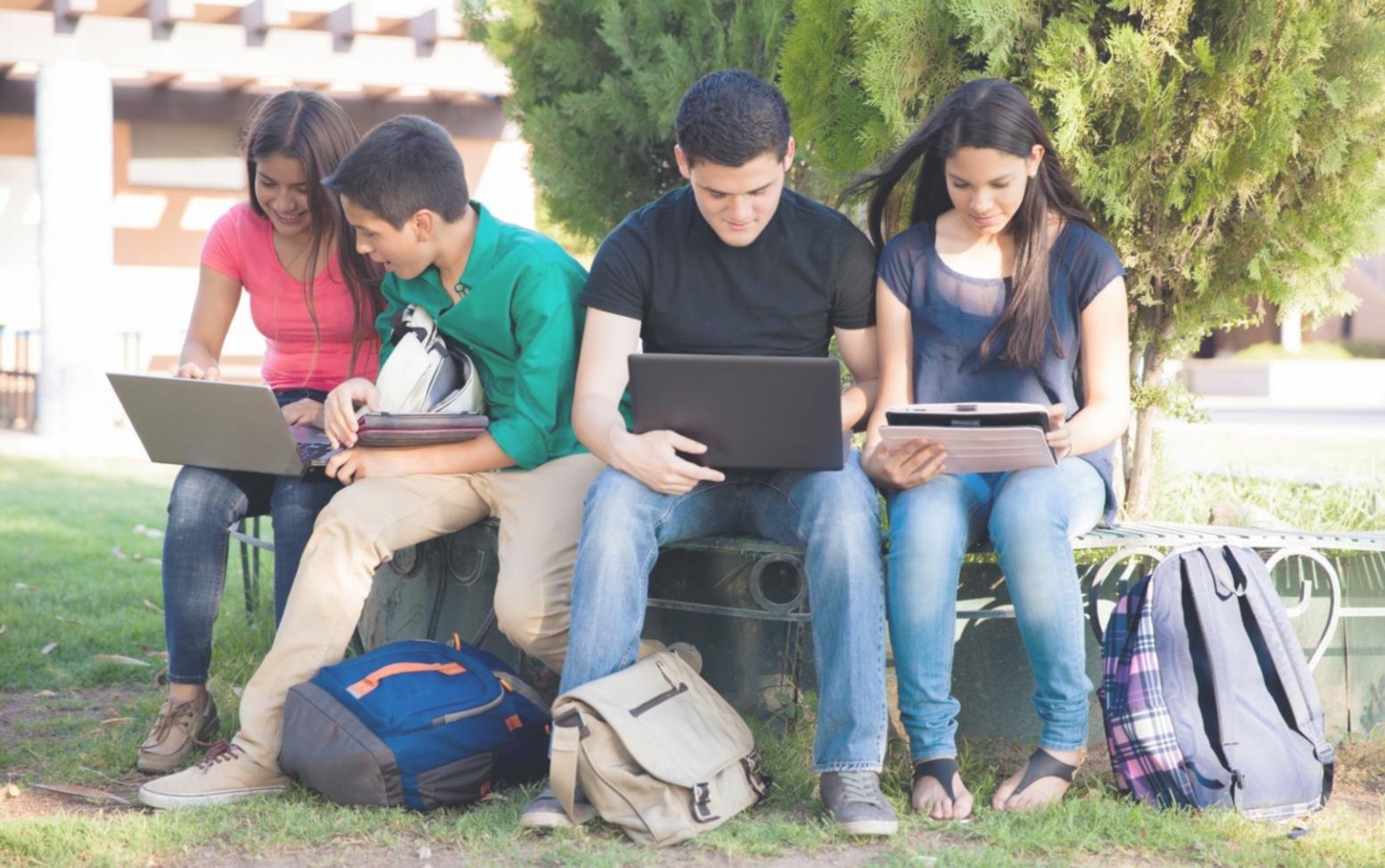 Групова дискусія про логістику та бюджетування туристичних маршрутів